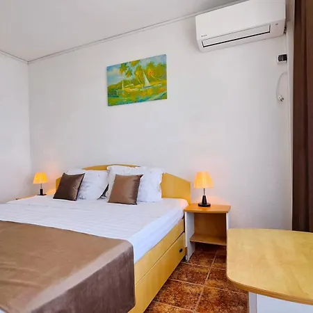 Hotel Cerna Saturn