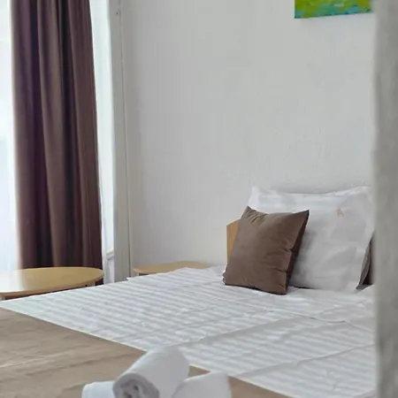 Hotel Cerna Saturn